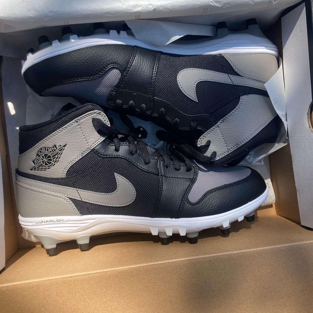 Retro Jordan 1 Cool Grey Black Size 10.5 (Cleats)
